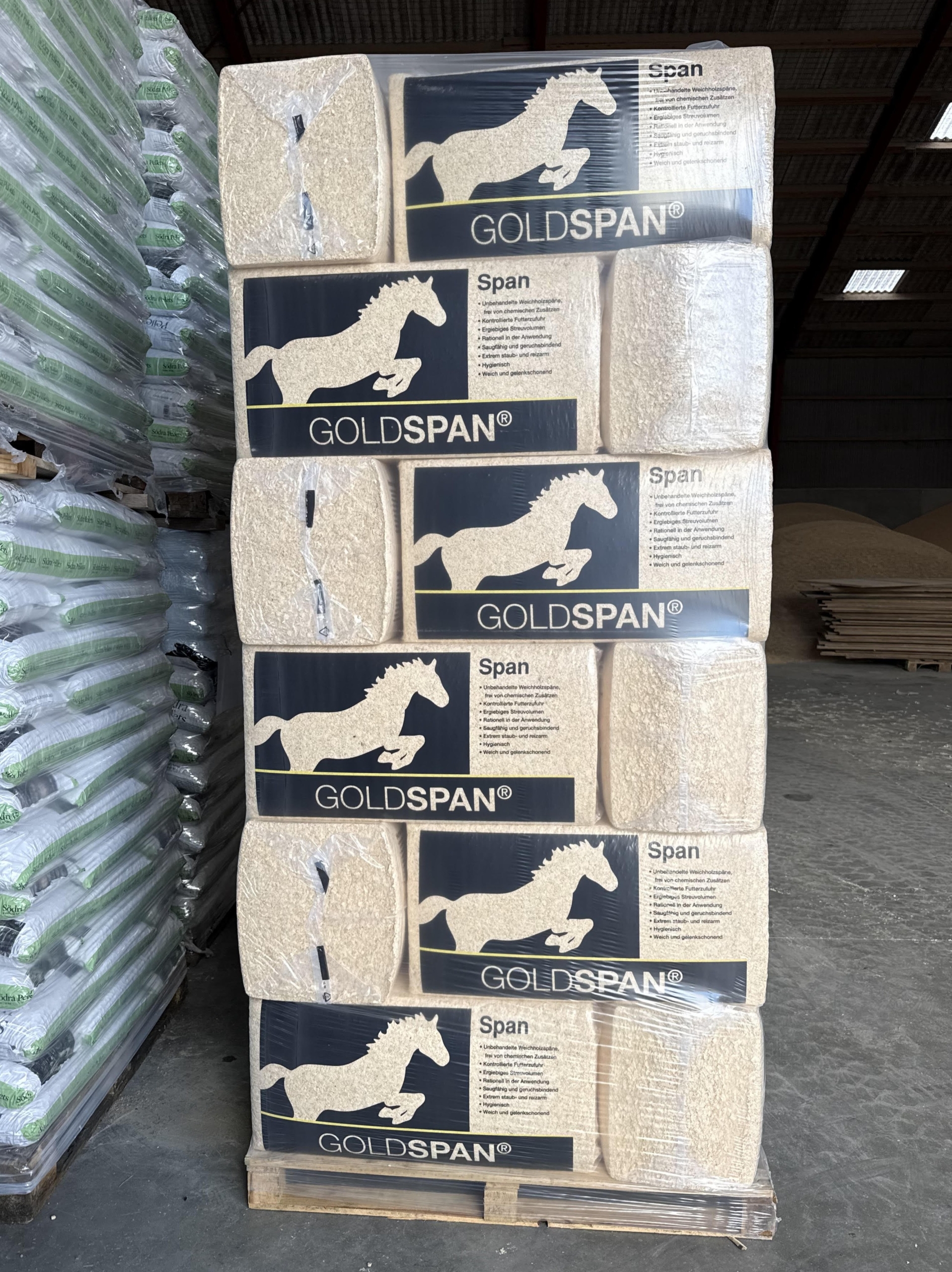 12 paller GOLDSPAN grove spåner / 24-25 kg (pr. palle 18 baller)